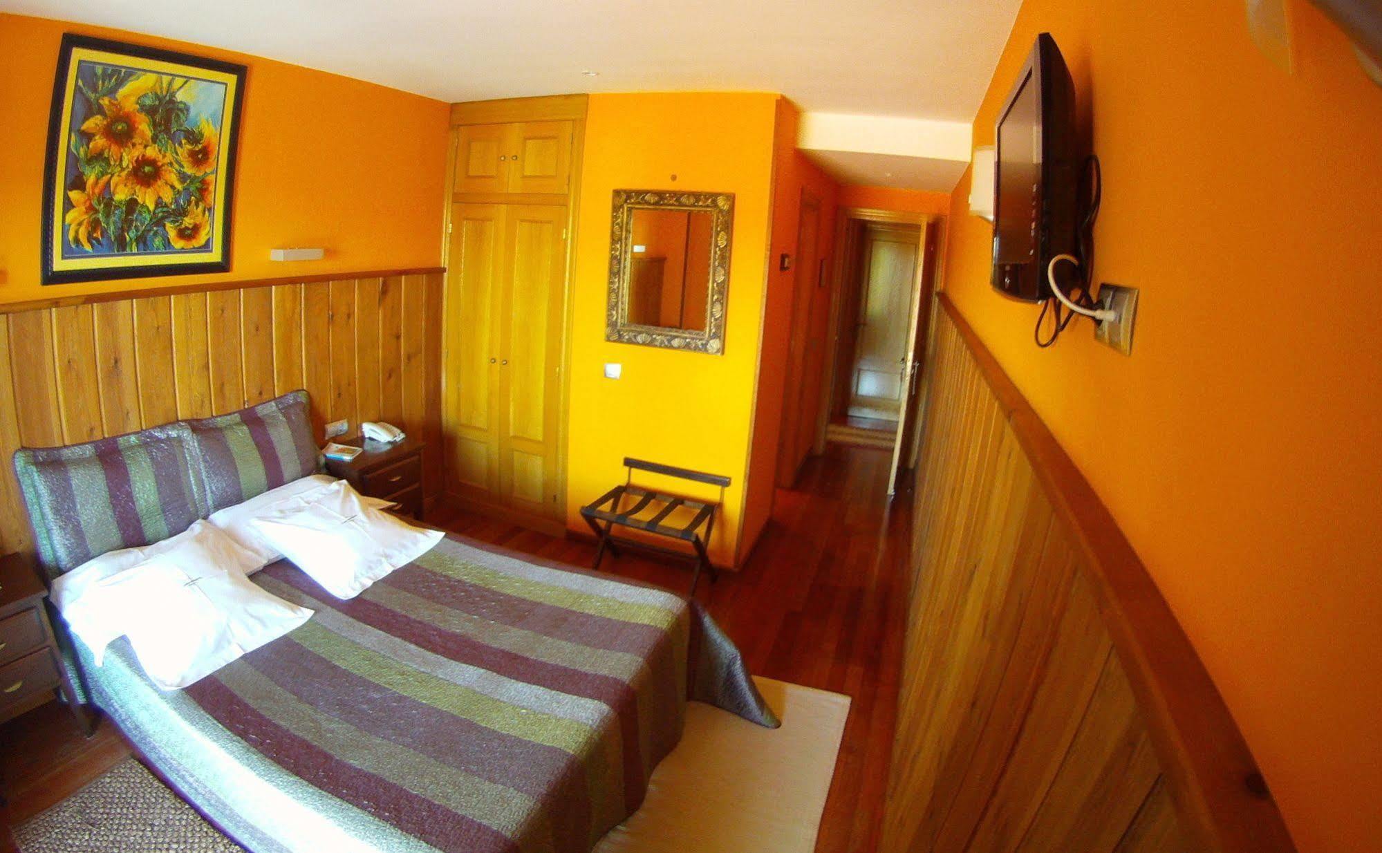 Hotel Rural Cuartamenteru Poo De Llanes Esterno foto